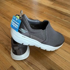 NWT Men’s Skechers Go Walk Evolution Ultra-Impeccable Sneaker